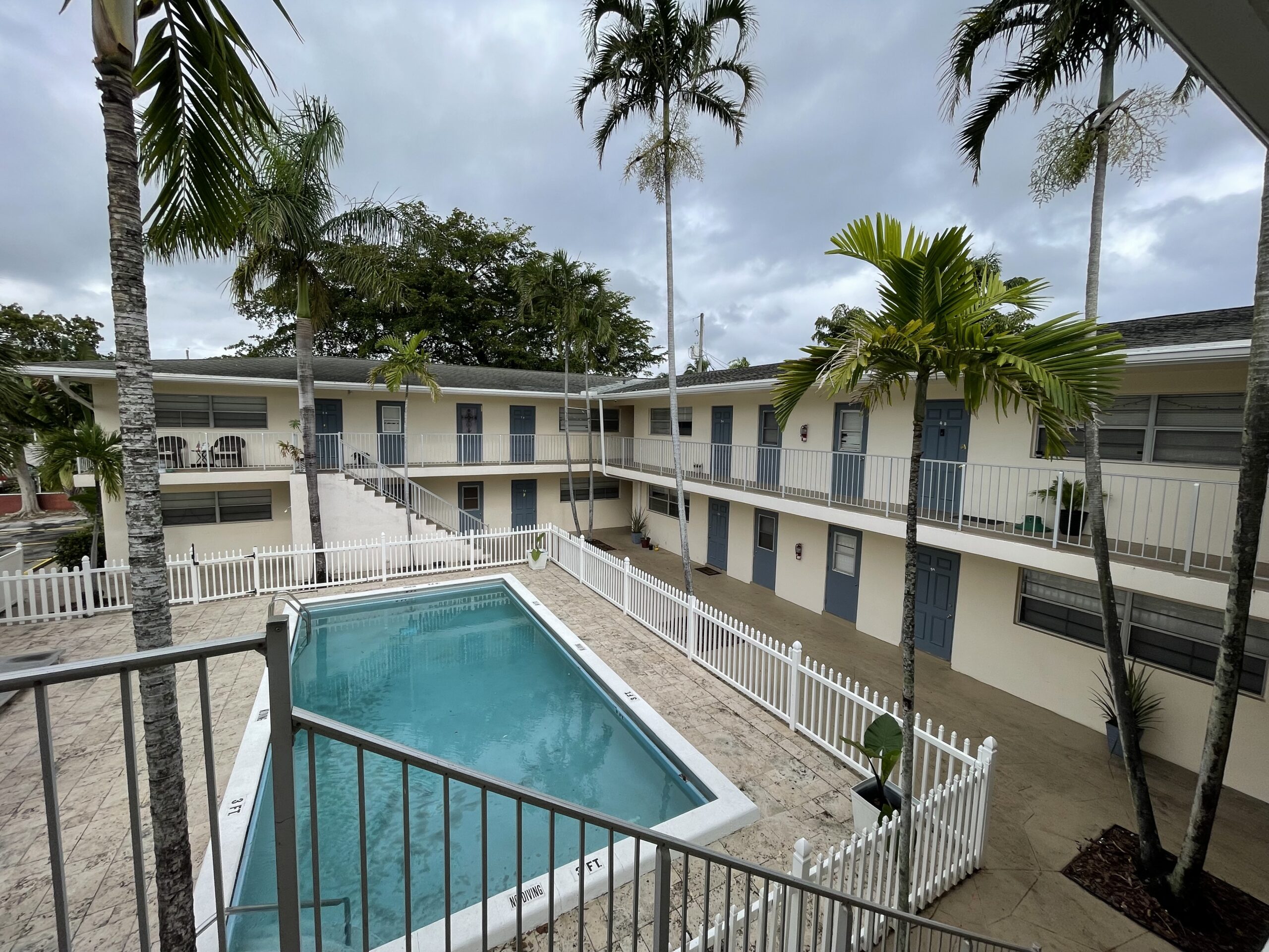 16 UNIT APARTMENT BUILDING IN SOUTH FLORIDA. PERFECT FOR 1031