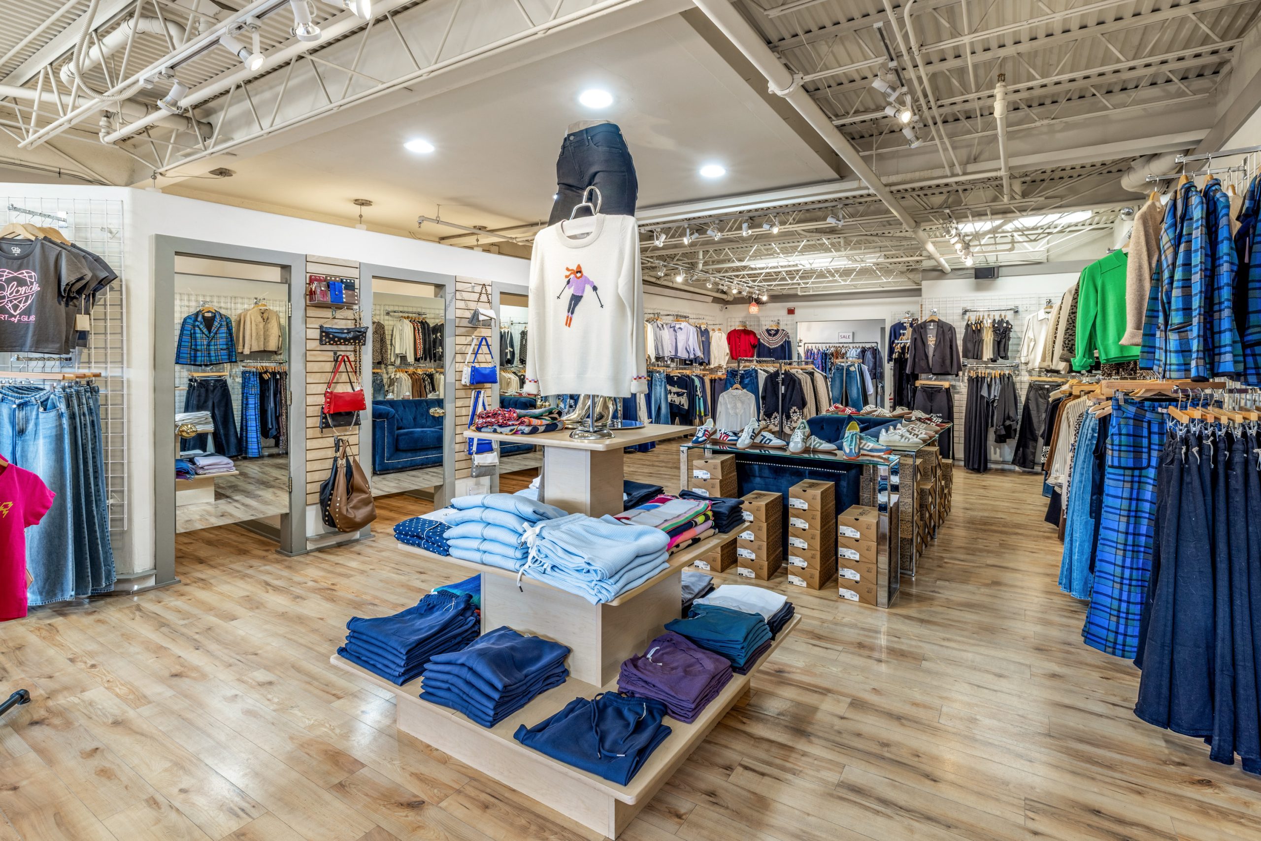 Breckenridge Boutique $1.3M Annually Includes High-Demand Real Estate