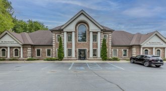 385 Meridian Parke Lane – Greenwood, IN