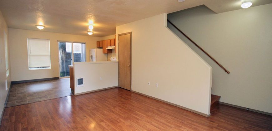 11 units in SE Portland – Spacious townhome-style floorplans, 2003 construction