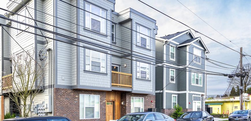 2018 Construction | 10 Units Averaging ~908SF/Unit In NE Woodlawn