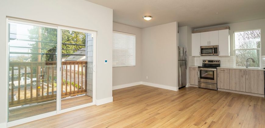 2018 Construction | 10 Units Averaging ~908SF/Unit In NE Woodlawn