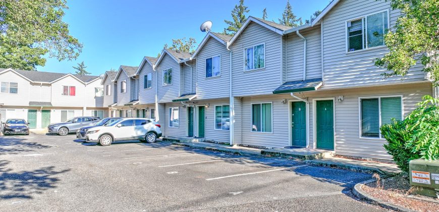 11 units in SE Portland – Spacious townhome-style floorplans, 2003 construction