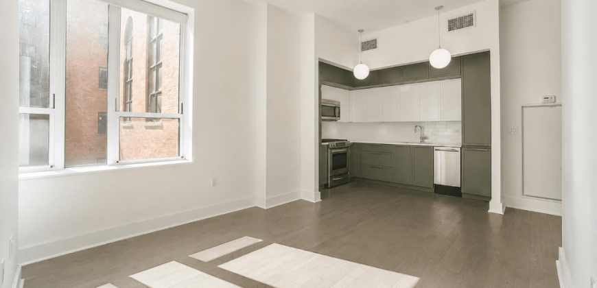 NINE52 #324 – Hell’s Kitchen Studio Condominium | $630,000