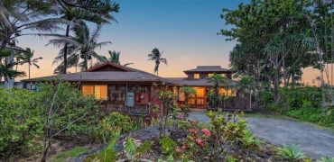 TURNKEY HAWAII INVESTMENT | FINITE OCEANFRONT LUXURY ESTATE WITH PROVEN TRAILING FINANCIALS