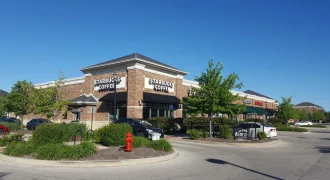 100% Occupied Shopping Center in Schaumburg, IL