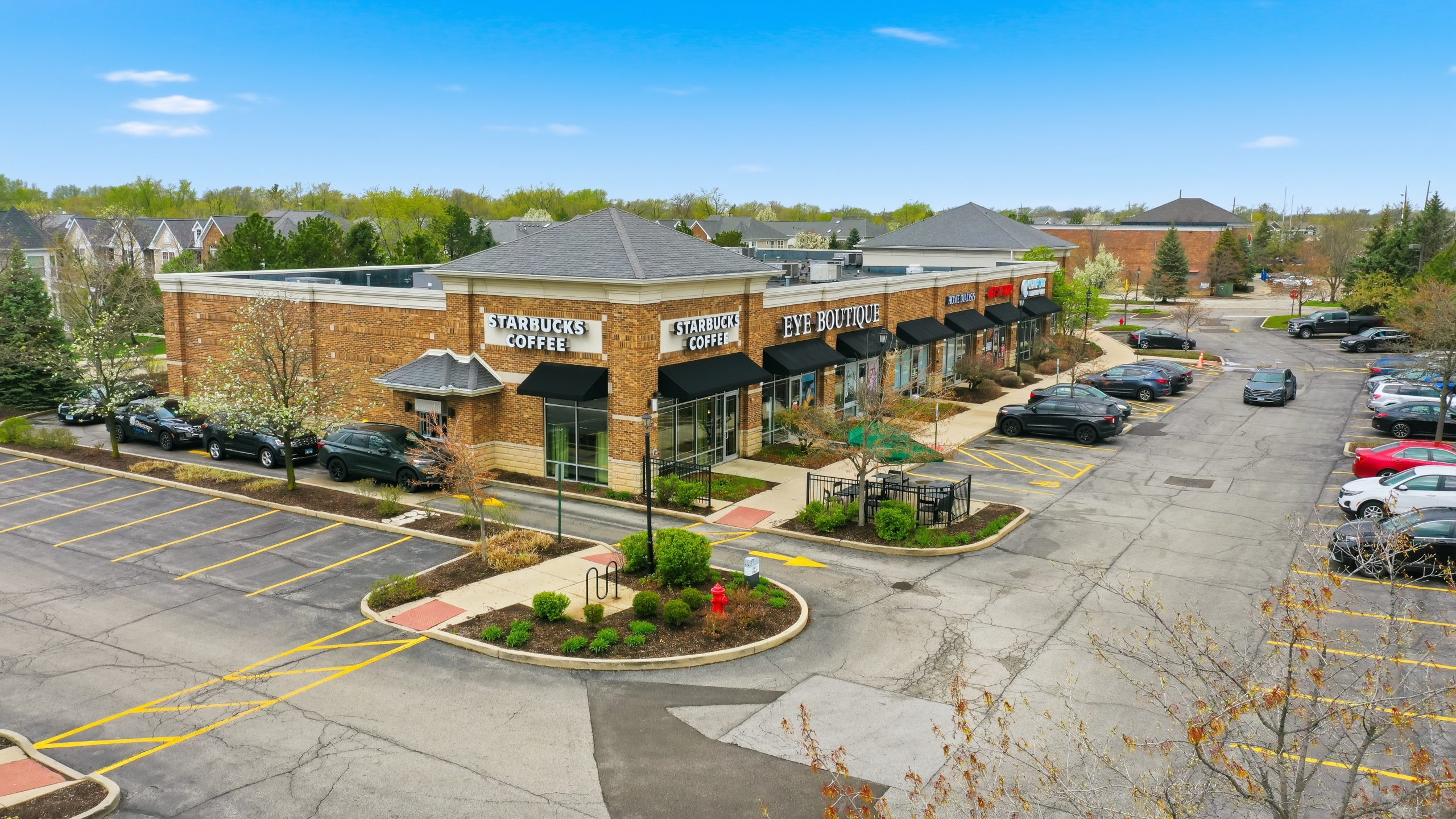 100% Occupied Shopping Center in Schaumburg, IL